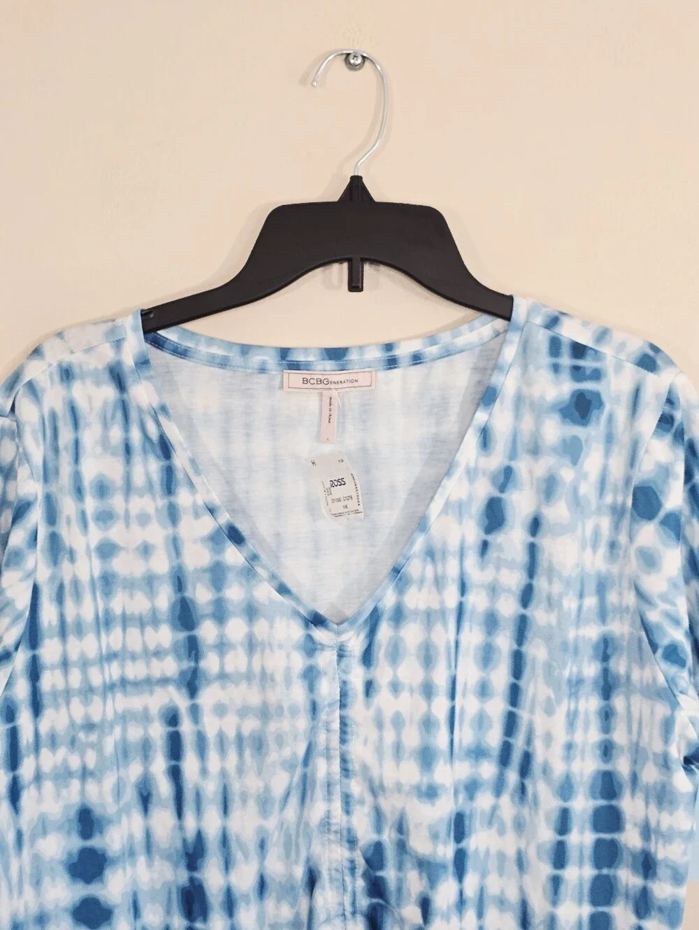 BCBGeneration Blue Tie-Dye V-Neck Drawstring Tee - Picture 4 of 8